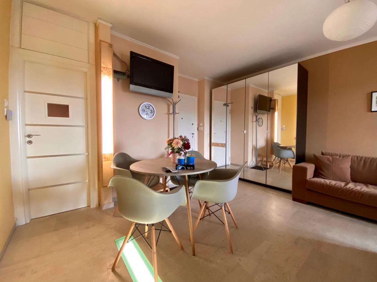 Einstein'S Apartment Афины Экстерьер фото